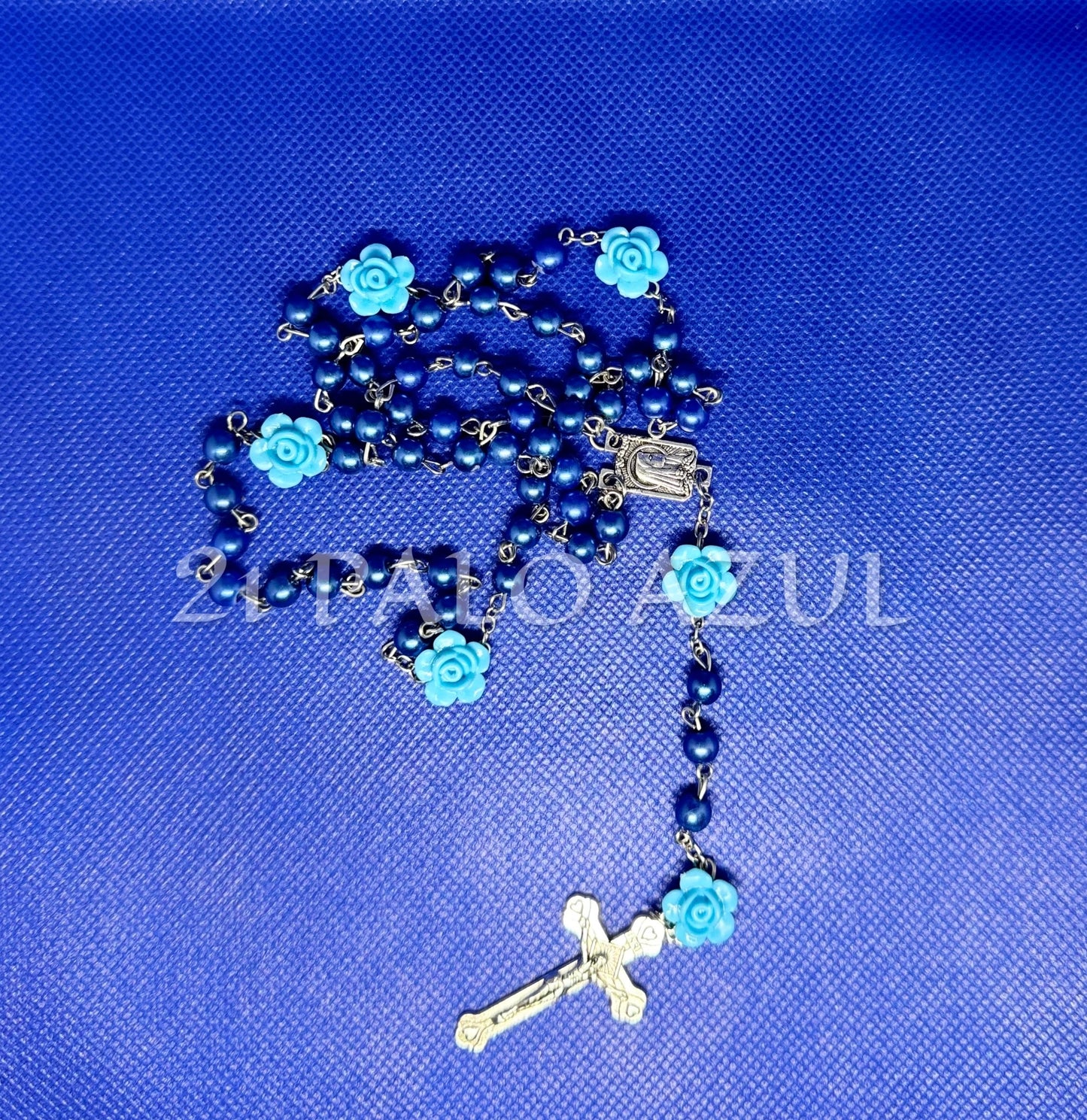 Rosario azul con rosas azules