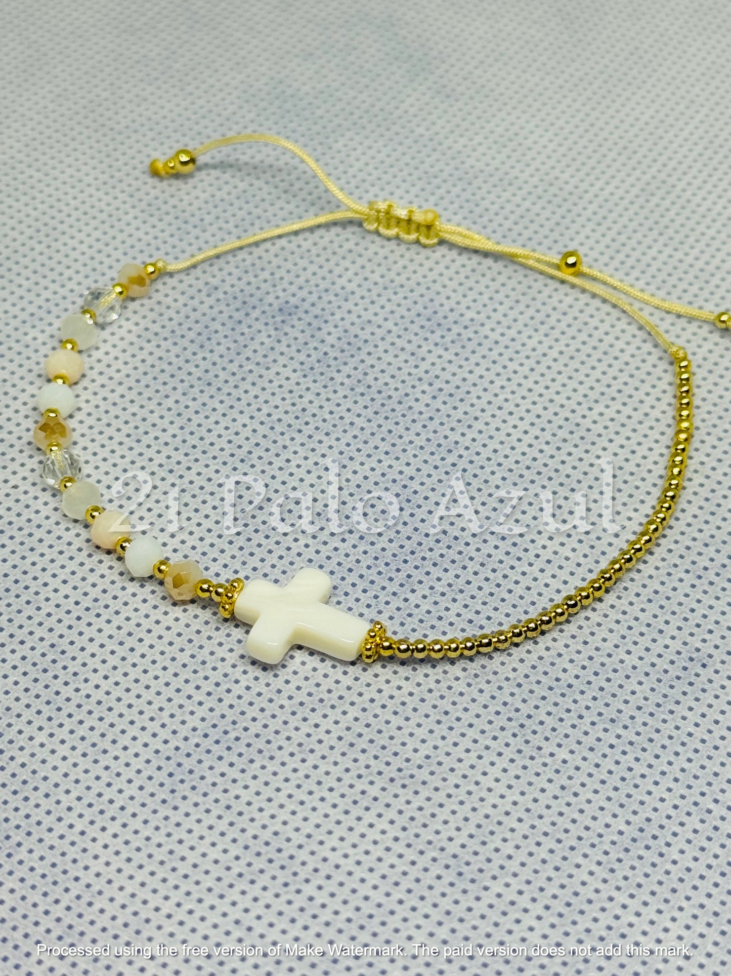 Pulsera de Crucifijo tejida y con cuentas