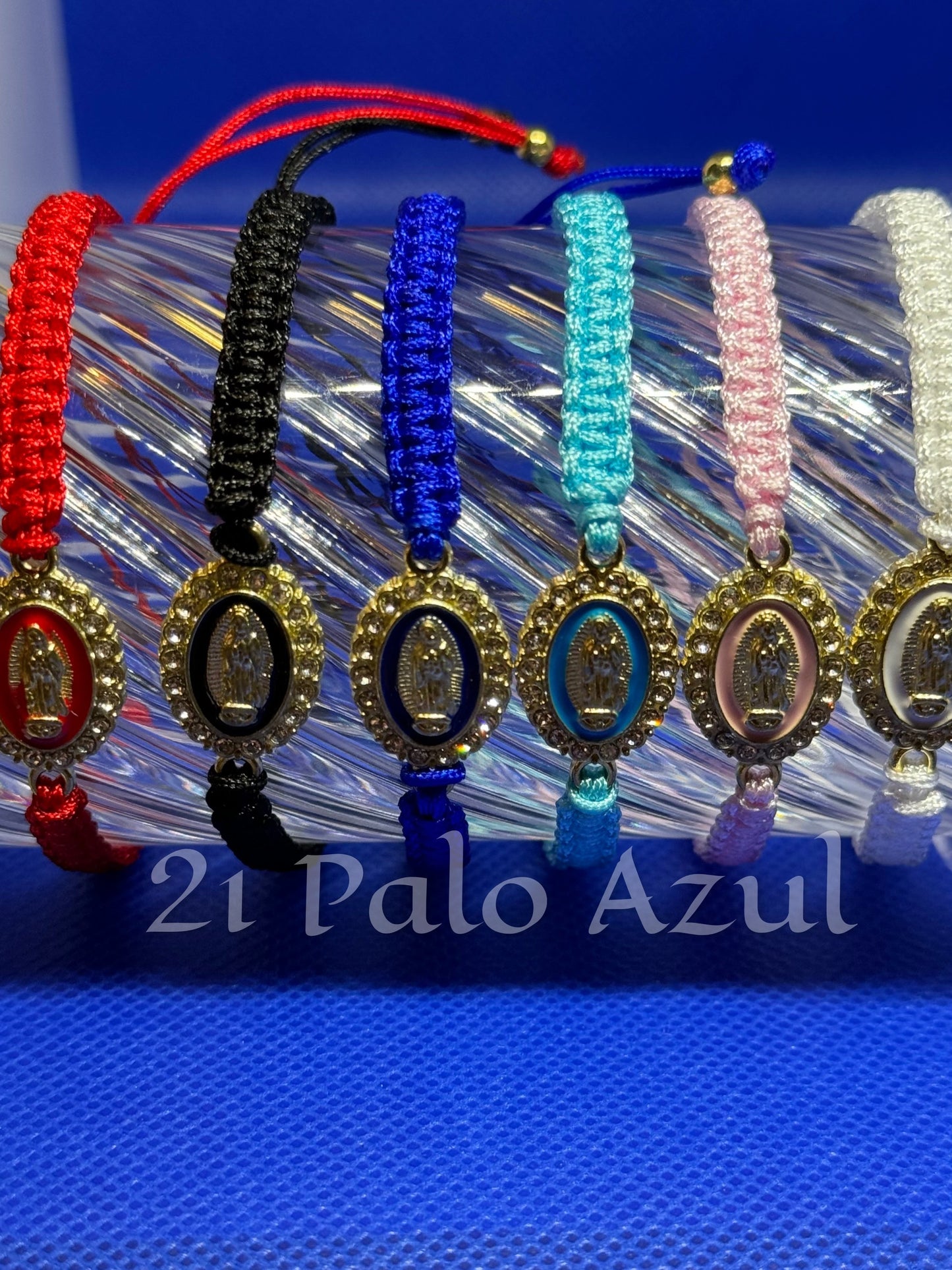 Pulsera con la Virgen Santísima