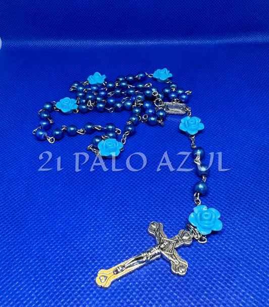Rosario azul con rosas azules