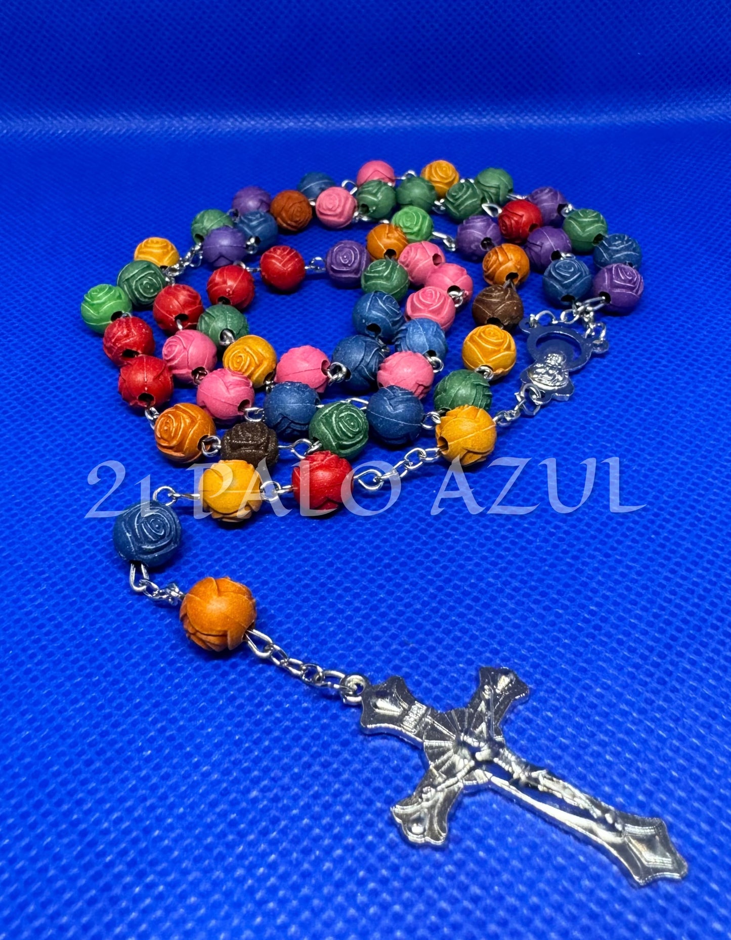 Rosario multicolor en forma de rosa